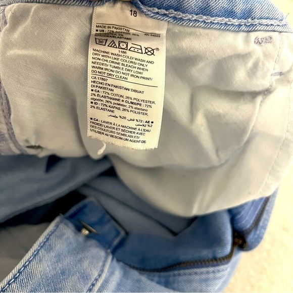 Old Navy Women’s Mid-Rise Rockstar Jeans Plus Size 18 Stretch Skinny Light Wash - Picture 6 of 8